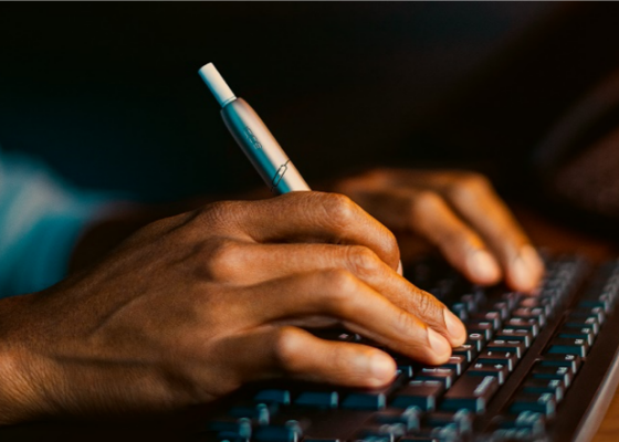 hands on keyboard with iqos